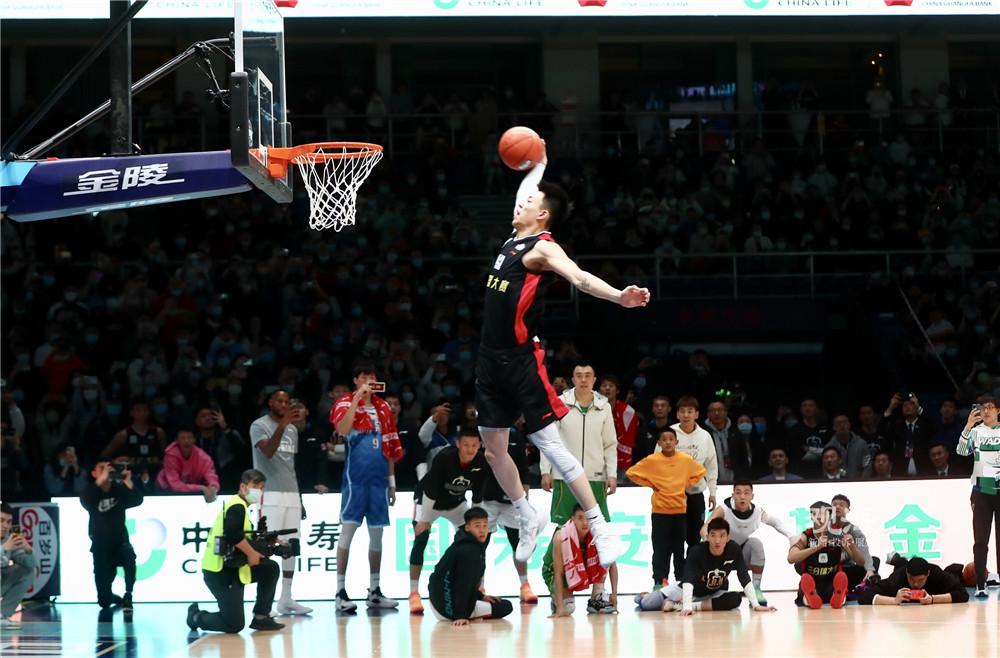 更应表达为 更应表达为